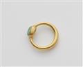 An 18k gold ring with a pale emerald - image-2