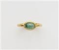 An 18k gold ring with a pale emerald - image-1