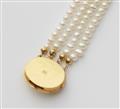 An 18k gold Tahiti pearl necklace - image-2