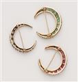 Three 14k gold crescent moon brooches - image-3