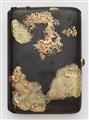 A Japonisme style gold and gun metal cigarette case - image-4