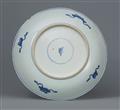 A large blue and white charger. Kangxi-Periode (1662–1722) - image-2