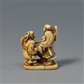 An ivory netsuke of Asahina Saburo and Soga no Goro. Elfenbein. Early 19th century - image-2