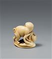 An ivory netsuke of a dog and an octopus. 19th century - image-2