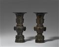 A pair of bronze vases. 17th/18th century - image-2