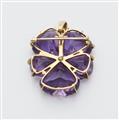 An 18k gold and carved amethyst pansy pendant. - image-2