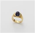 A French 18k gold sugarloaf-cut sapphire ring. - image-1