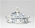 A Meissen porcelain tureen with straw flower decor - image-1