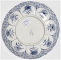 Twelve Meissen porcelain items from a service with lotus decor - image-3