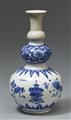 Blau-weiße Kürbisvase. Kangxi-Periode (1662-1722) - image-2