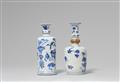Zwei kleine blau-weiße Vasen. Kangxi-Periode (1662–1722) - image-4