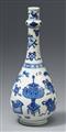 A blue and white garlic-mouth bottle vase. Kangxi period (1662–1722) - image-1