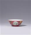 A famille rose ruby-ground sgraffiato medallion bowl. 19th/20th century - image-2