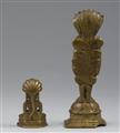 Zwei Jain-Figuren. Gelbguss. West-Indien, Gujarat. 15./18. Jh. - image-2