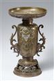 A bronze vase. Late 19th century - image-1