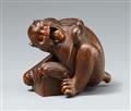 Okimono eines schreienden Affen als glückloser Rattenfänger. Buchsbaum. Mitte 19. Jh. - image-2