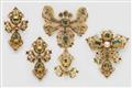 Parts of a Spanish 18k gold and emerald Rococo suite. - image-2