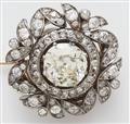 A Viennese 14k gold diamond brooch with a ca. 3.23 ct European old-cut centre stone. - image-4