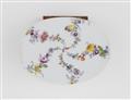 A Meissen porcelain snuff box with flower and landscape motifs - image-9