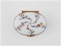A Meissen porcelain snuff box with flower and landscape motifs - image-1