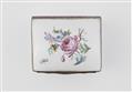 A porcelain snuff box with landscapes and garlands - image-1