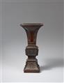 A copper alloy bronze altar vase. Qing dynasty, 19th century - image-2