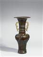 A large yanyan bronze vase. 16th/17th century - image-2