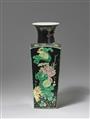 A famille noire vase. Late Qing dynasty, 19th/20th century - image-4