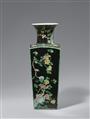 A famille noire vase. Late Qing dynasty, 19th/20th century - image-1