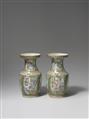 A pair of Canton famille rose vases. Qing dynasty, 19th century - image-3