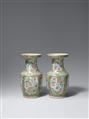 A pair of Canton famille rose vases. Qing dynasty, 19th century - image-1