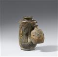 Vase (hanaire) mit angebackener kleiner Sake-Flasche (tokkuri). Bizen-Ware. Edo-Zeit - image-1