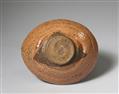 An oval-shaped aka raku chawan. Kyoto. 18th century - image-3