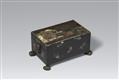 A Nagasaki black lacquer and aogai inlaid lidded box. Around 1830 - image-1