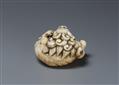 An ivory netsuke of a shishi scratchig itself. Early 19th century - image-2