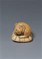 A marine ivory netsuke of a cat on a stiff fan. Around 1800 - image-4