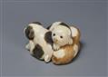 An ivory netsuke of three piebald puppies. Mid-19th century - image-2