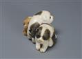 An ivory netsuke of three piebald puppies. Mid-19th century - image-3