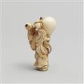 An amusing ivory netsuke of Fukurokuju and karako. 19th century - image-10