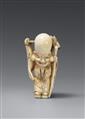 An amusing ivory netsuke of Fukurokuju and karako. 19th century - image-1