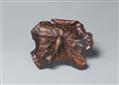 A boxwood netsuke of a wasp on a lotus leaf. 20th century - image-2