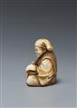 An ivory netsuke of a mask carver. Late 19th century - image-3