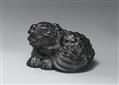 A kokutan netsuke of a reclining shishi. 19th century - image-1