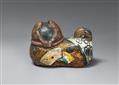 A rare ceramic netsuke of an inubako in the style of Ritsuô. Glazed and lacquered stoneware. 18th century - image-2