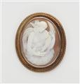 A14k gold and shell cameo brooch. - image-1