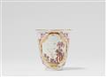 A Meissen porcelain beaker with two Chinoiseries - image-2