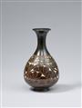 A brown-black glazed Cizhou bottle. Jin/Yuan dynasty, 13th century - image-1