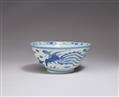 A blue and white bowl with dragon and phoenix. Late Ming dynasty, 17th century - image-2