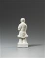 A Dehua figure of a standing boy. Qing dynasty, 18th century - image-2