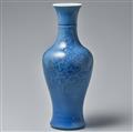 A blue-glazed phoenix vase. Kangxi period (1662-1722) - image-1